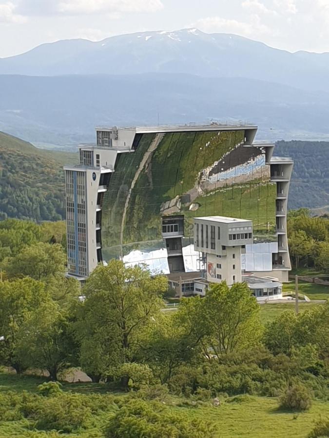 Hotel La Petite Chapelle Font-Romeu-Odeillo-Via Exterior foto